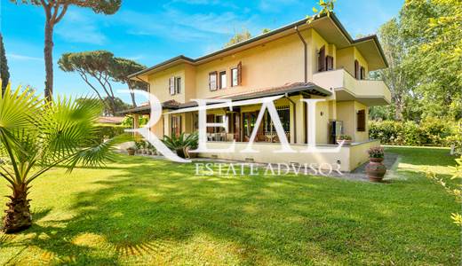 Elegante villa a pochi passi dal mare